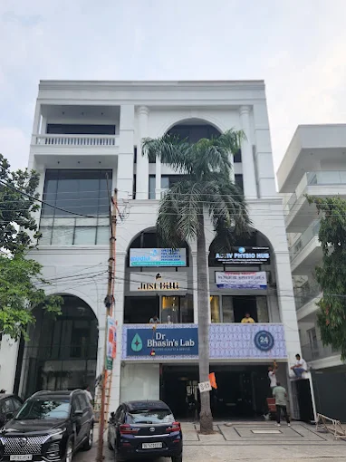 Dr Bhasin's Lab building exterior at Greater Kailash-I